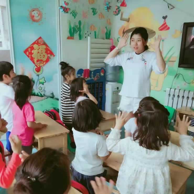 张诗博 2016届学前教育专业毕业生 现工作于沈阳金豆豆幼儿园.jpg